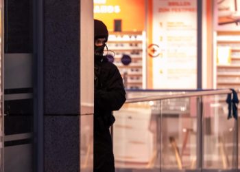 Nordwestzentrum Frankfurt: Besucher auf der Flucht nach lautem Knall verletzt | hessenschau.de