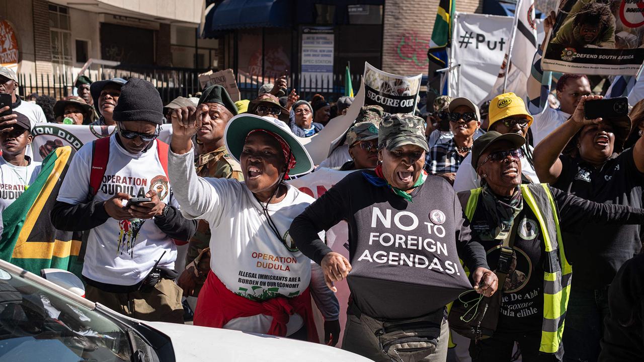 Südafrika: Bürgerwehrgruppe „Operation Dudula“ schikaniert Migranten