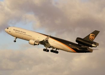 Neun Tote bei MD-11F-Absturz in den USA