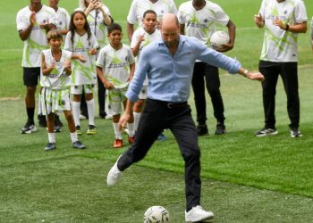 Prinz William schießt Tor im legendären Stadion