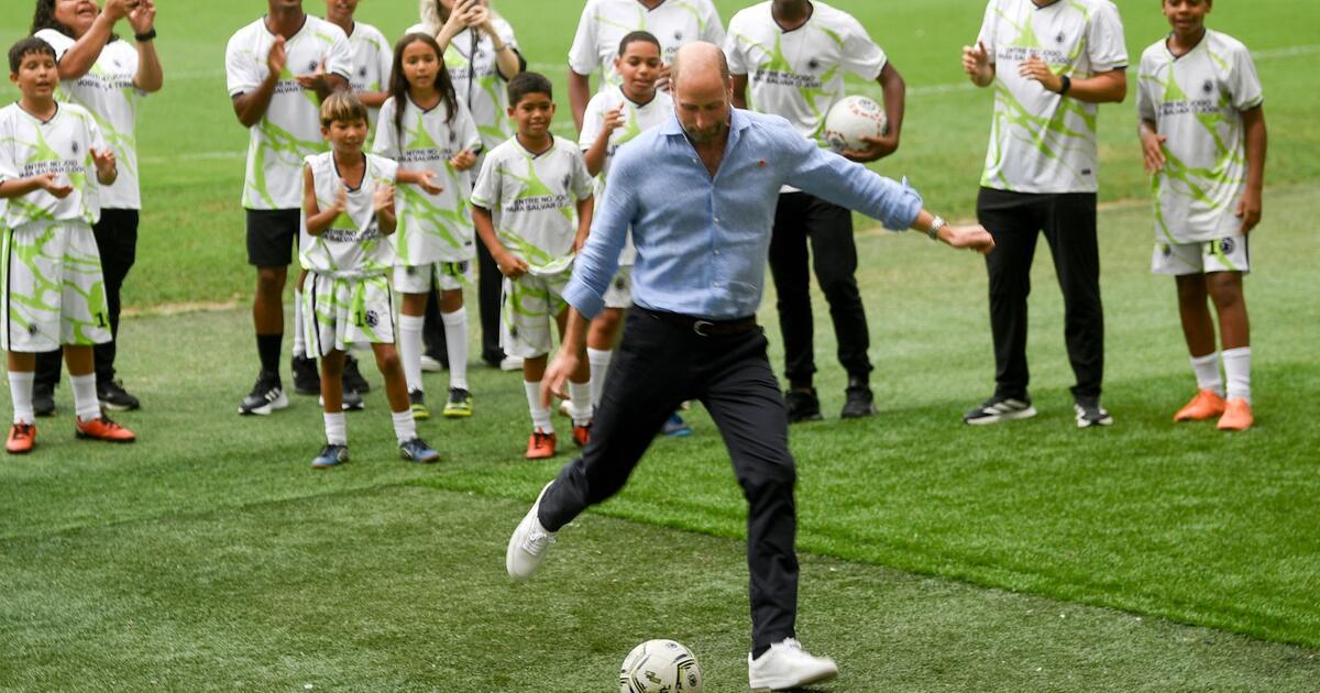 Prinz William schießt Tor im legendären Stadion