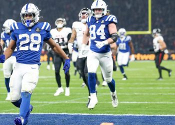American Football: Indianapolis Colts gewinnen NFL-Show nach Verlängerung in Berlin
