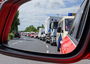 Großübung ACHSE 25: 140 Fahrzeuge fahren mit Blaulicht durch Südhessen | hessenschau.de