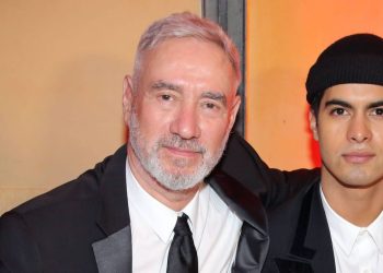 Roland Emmerich schwärmt von seinem 34 Jahre jüngeren Ehemann Omar de Soto