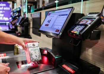 Selbstbedienungskassen in jedem Supermarkt: Darum gefällt sie nicht jedem – teltarif.de