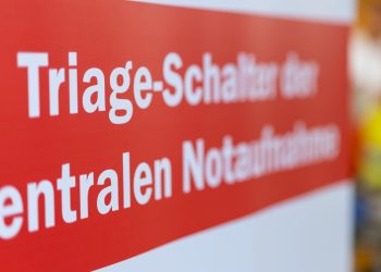 Nach der Entscheidung des Verfassungsgerichtshofs will Warken Konsequenzen aus dem Triage-Urteil mit den Ländern ziehen