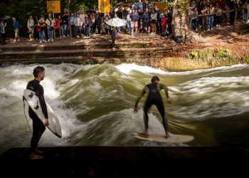 Münchner Eisbachwelle verschwunden – Surfen plötzlich unmöglich