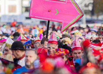 Ergebnisse vom 11. November: Polizei erwischt Viersenerin in echter Polizeiuniform beim Kölner Karneval – RP Online