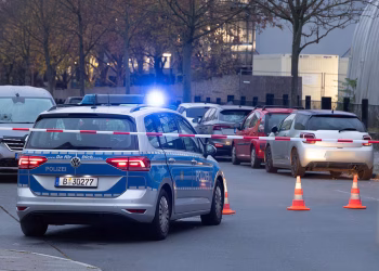Explosion und Brand vor Kliniken in Neukölln und Mitte