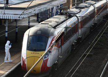 Messerangriff im Zug: Verdächtiger wegen versuchten Mordes angeklagt