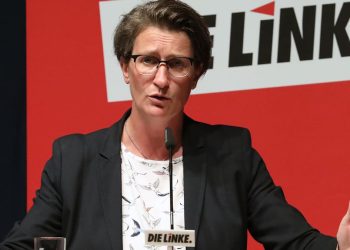 Mecklenburg-Vorpommern: Linken-Politikerin reißt Deutschlandfahnen herunter – Politiker fordern ihren Rücktritt